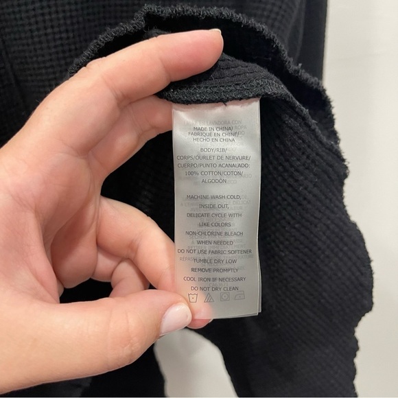 Sage Venture Waffle Long Sleeve Top in Black V-Back Small - Picture 6 of 9